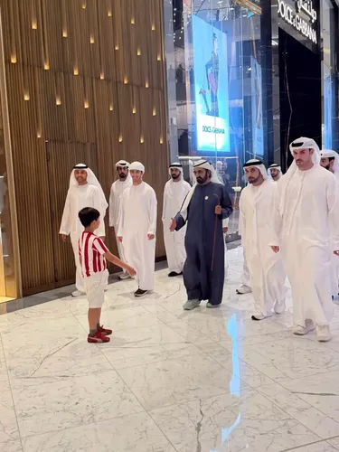 A moment kilaan and his family will cherish forever 🤍✨ During a visit to Dubai Mall, Kilaanwolf had the incredible opportunity to meet the Dubai Ruler HH Sheikh Mohamed bin Rashid Al Maktoum and share a special moment together. 🇦🇪❤️