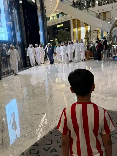 A moment kilaan and his family will cherish forever 🤍✨ During a visit to Dubai Mall, Kilaanwolf had the incredible opportunity to meet the Dubai Ruler HH Sheikh Mohamed bin Rashid Al Maktoum and share a special moment together. 🇦🇪❤️