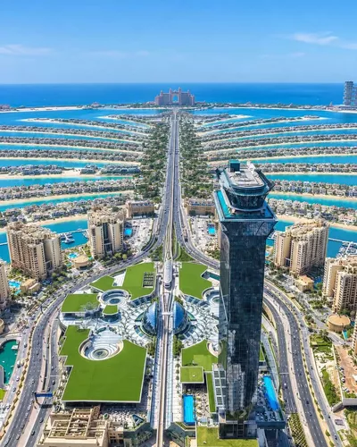 ☀️ Dubai from above — where the city, Palm Jumeirah, and turquoise waters come together in one breathtaking view. 🇦🇪✨