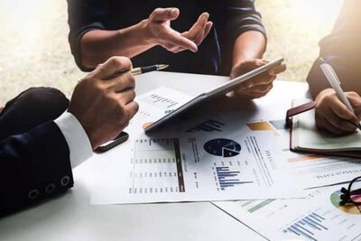 How to Value a Distressed Company: Valuation Methods Explained with Examples