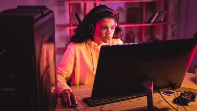 Windows 11 Fails Gamers, GOG Eyes Big Moves for Linux in 2026