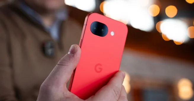 Smartphone Sales Crash as RAM Shortage Sparks Chaos
