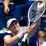 Swiatek Powers Through, As Sakkari Becomes The Highest Ranked Early Casualty