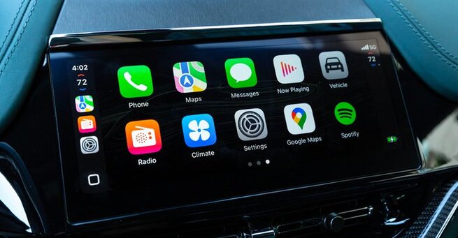 GM Still Holding On to CarPlay and Android Auto