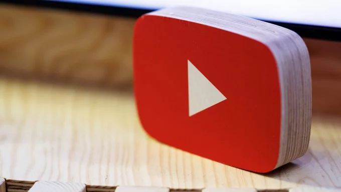 YouTubers Accuse Apple of Secretly Using Their Videos for AI