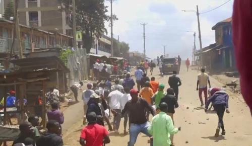 Raila Supporters Stone Police Officers Who Tried To Stop Convoy In Kawangware