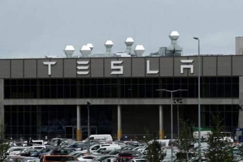 Tesla Under Fire Over Long Working Hours, Contracts