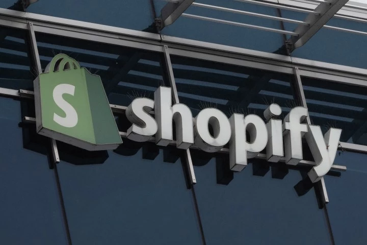 Shopify Opens Checkout to Browser-Based AI Agents