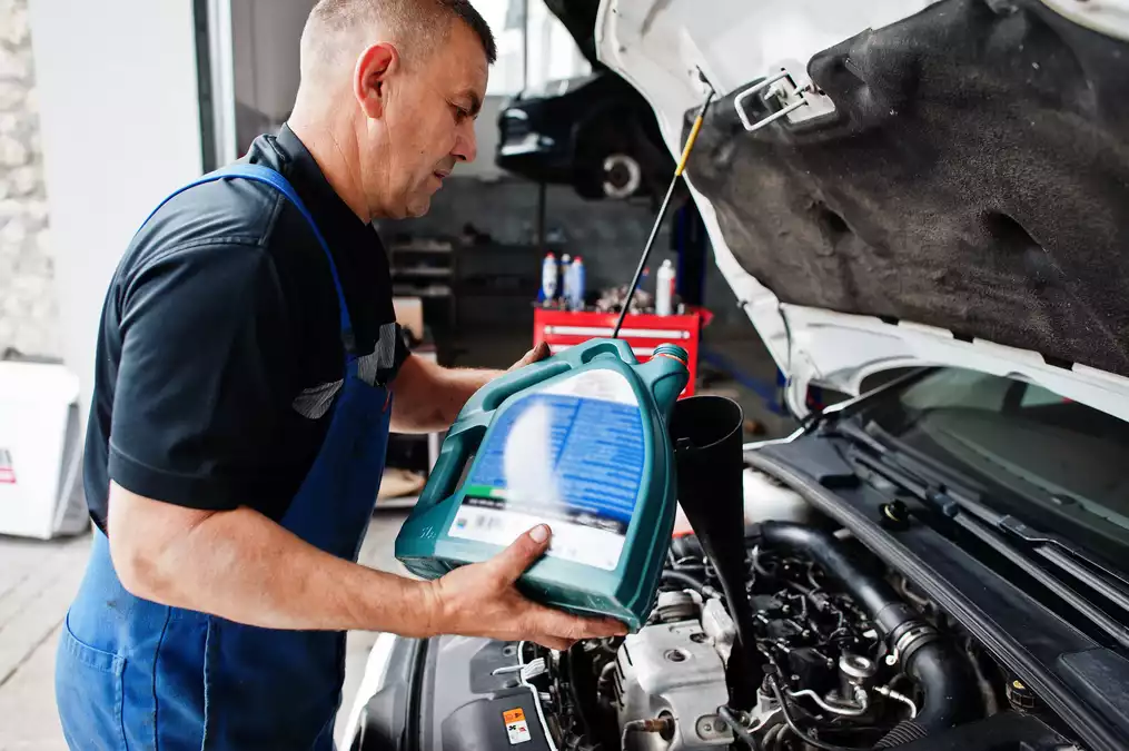 Choosing the Right Engine Oil Partner for Your Dubai Fleet