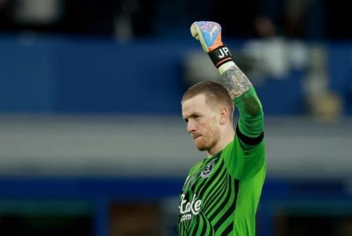 England Goalkeeper Pickford Signs New Everton Deal