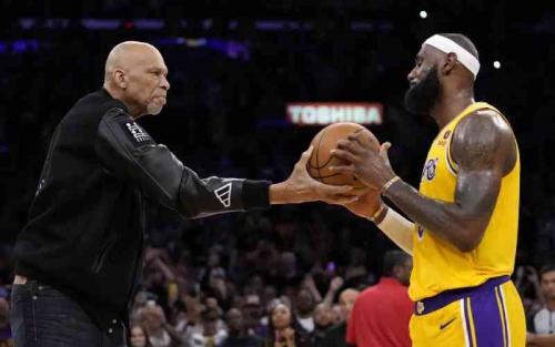 LeBron James Becomes NBA's All-Time Leading Points Scorer