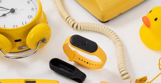 Amazon Acquires Bee AI Wearable That Records and Summarizes Conversations
