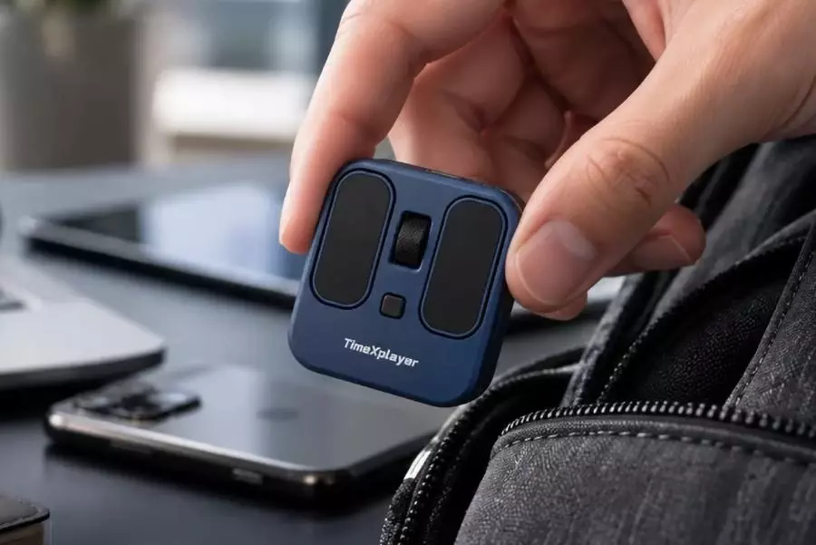 TimeXplayer V2: Tiny Scroll Wheel Mouse Doubles as Phone Remote