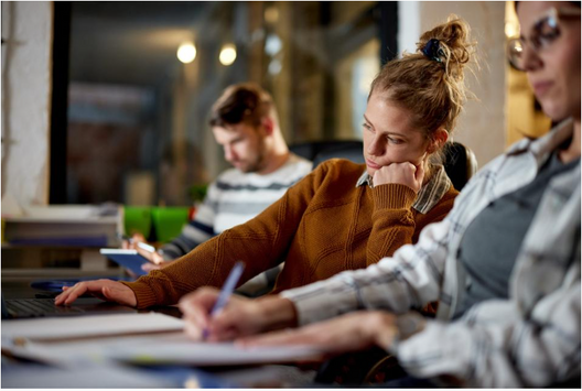 7 Quiet Cracking Habits Blocking Your Career Growth