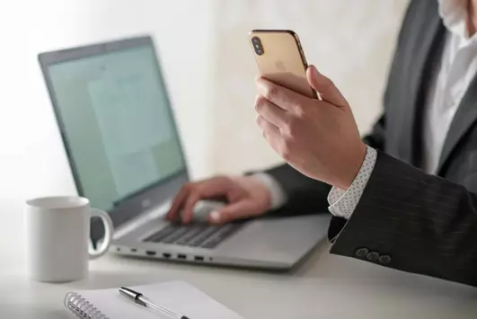5 Techniques To Write A Strong Professional Bio For Career Advancement