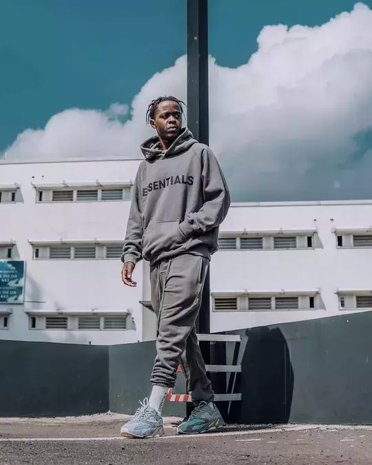 How Essential Hoodie and Hellstar Hoodie Inspire Everyday Summer Styling