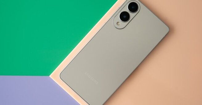 Samsung Galaxy S25 Edge Review: Ultra-Thin Phone $400 Off