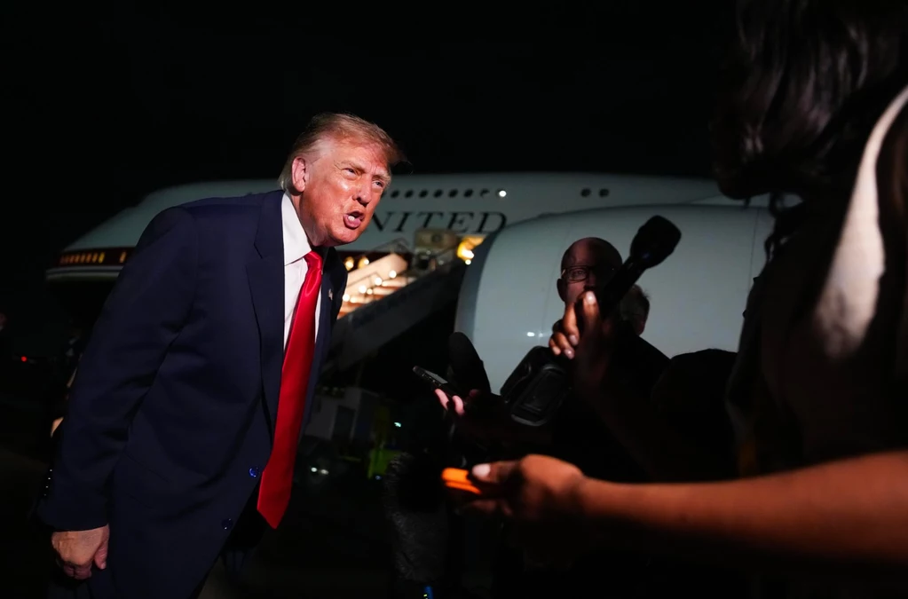 Trump Escalates Free Speech Threats with Journalist Bans