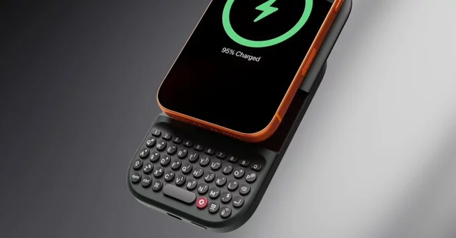 Clicks Power Keyboard Turns Phones Into Mini PCs