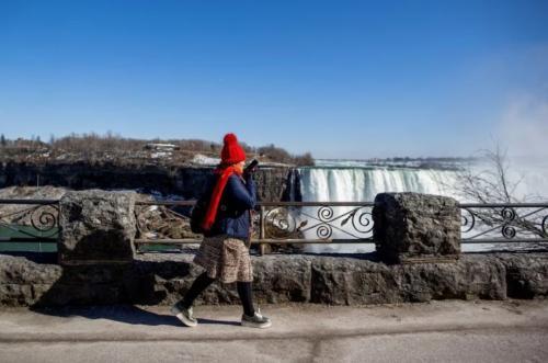 Why Canada Asylum Seekers Are Using Unofficial US Border Crossings