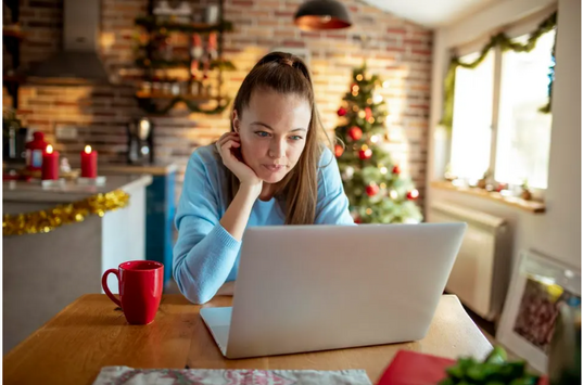 Holiday Work Boundaries: 7 Ways to Protect Your Time Off