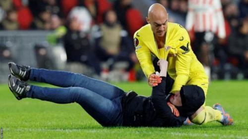Sevilla Goalkeeper Attacked By Fan As PSV Eindhoven Exit