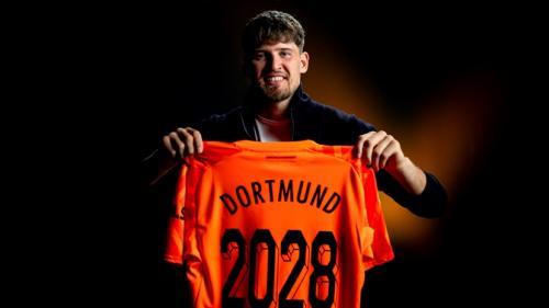Dortmund's 'World-Class' Goalkeeper Kobel Extends Stay Till 2028