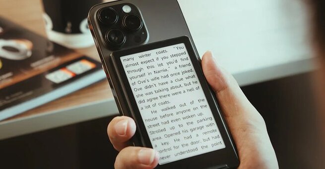 Xteink X4: Tiny Magnetic E-Reader for iPhone