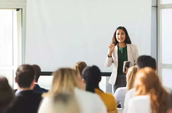 AI in Leadership Communication: Risks and Best Practices