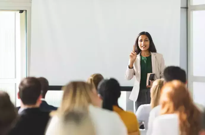 AI in Leadership Communication: Risks and Best Practices
