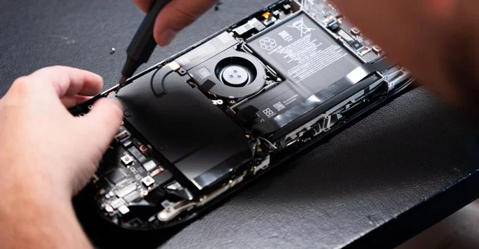 Valve Confirms iFixit Will Keep Selling Steam Deck Batteries: Here’s What It Means for Repairs