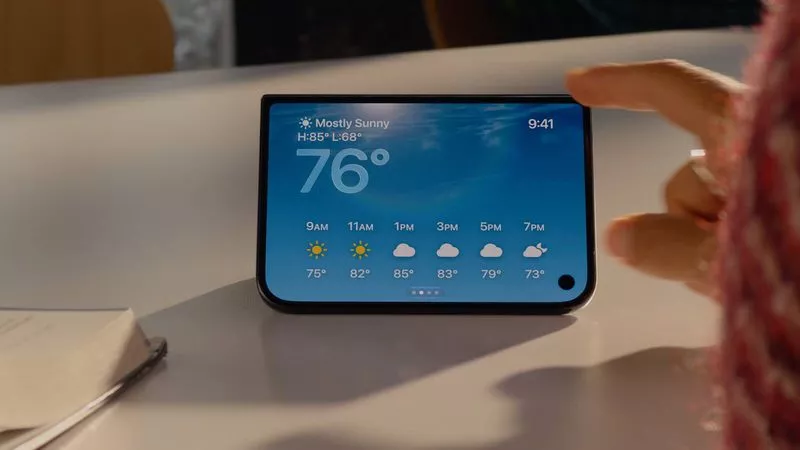 Apple Exec: 'Hold Us Accountable' on iPhone Duo Crease