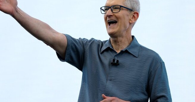 Apple Eyes AI Acquisitions as Tim Cook Boosts AI Focus