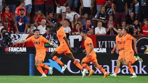 Valencia Defeat Europa League Winners Sevilla