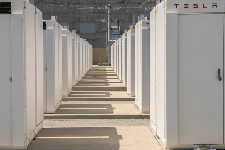SpaceX Spends $329M on Tesla Megapacks for Energy Storage