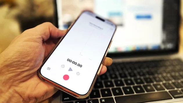 iPhone Hidden Feature Lets You Record and Transcribe Conversations