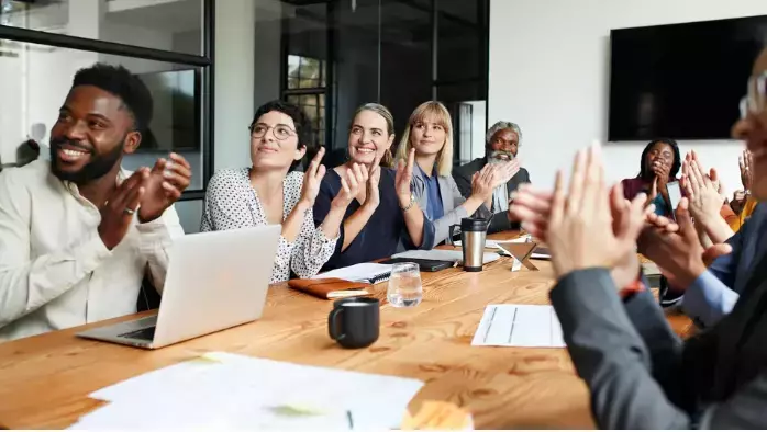 8 Ways to Publicly Recognize Your Team's Outstanding Work