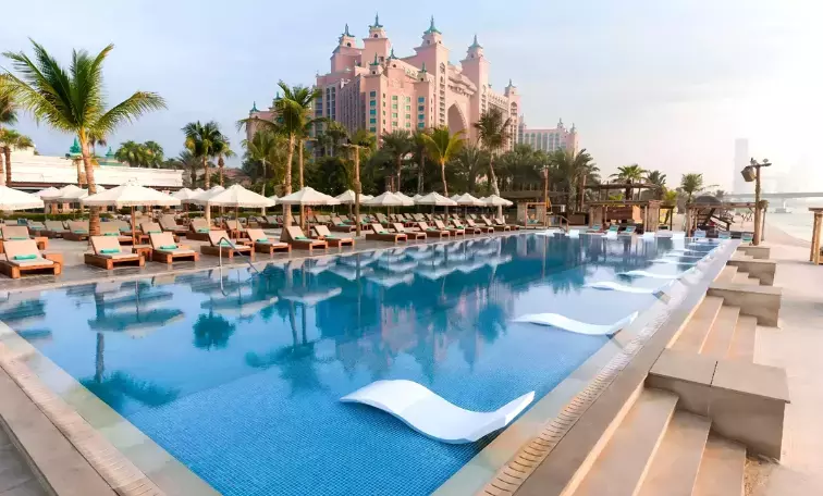 How Can You Enjoy the Perfect Blend of Relaxation and Entertainment Along Dubai's Coast?