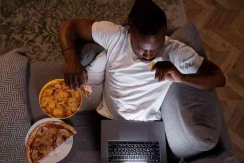 Snacking In Front Of The TV Cuts Your Life Expectancy By Five Years