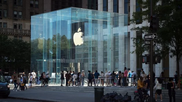 iPhone 18 Pro Leak Reveals Under-Screen Face ID, Goodbye Dynamic Island