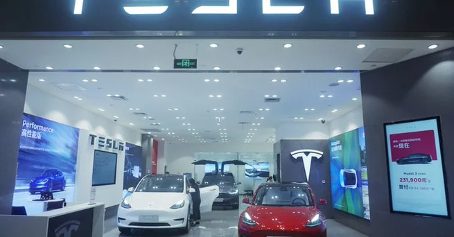 Tesla Faces a Second Year of Decline as Rivals Surge Ahead