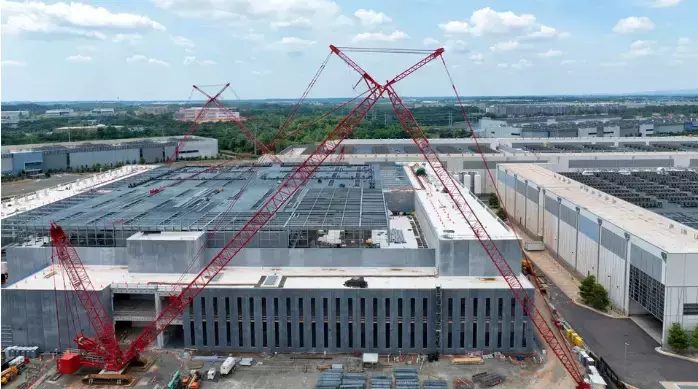 Data Center Boom: Investment Grows, But Who Really Benefits?
