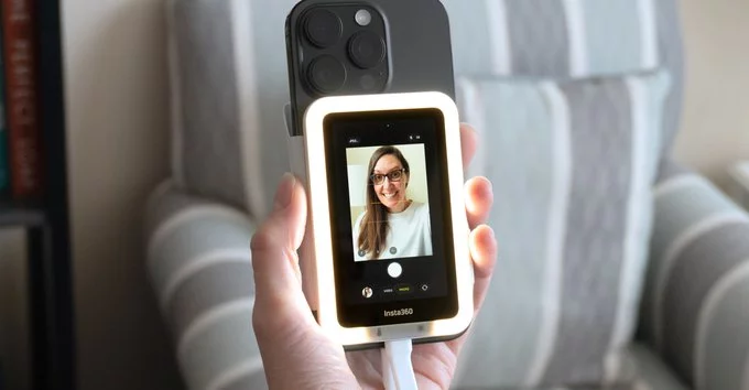 Insta360 Snap Reinvents Rear-Camera Selfies