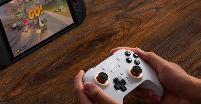 8BitDo’s Fantastic Ultimate 2 Controller Is Cheaper Than Ever
