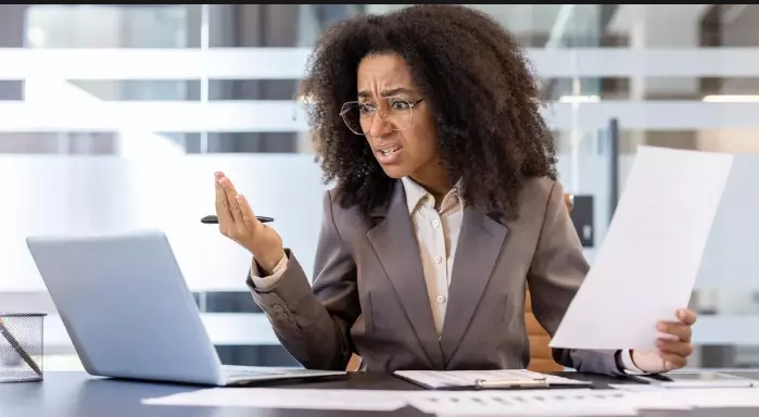 8 In 10 Hiring Managers Spot AI Resumes. These 3 Mistakes Give It Away