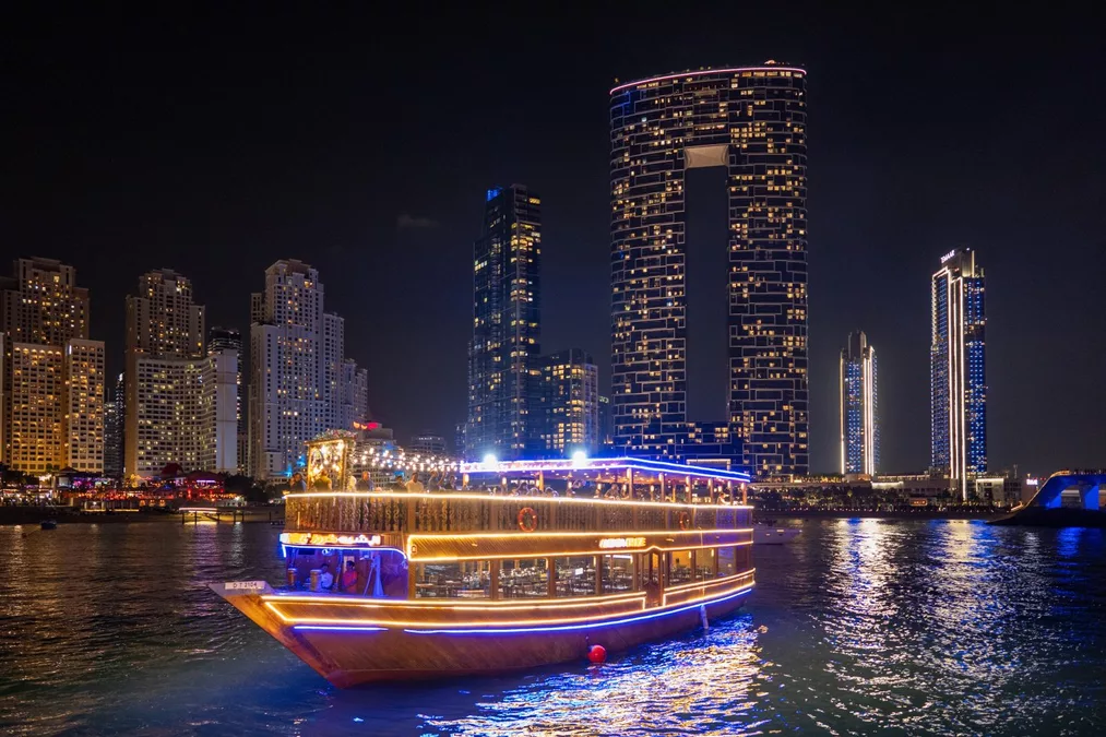 5 Reasons to Book a New Year Eve Dhow Cruise Dubai for an Unforgettable Celebration