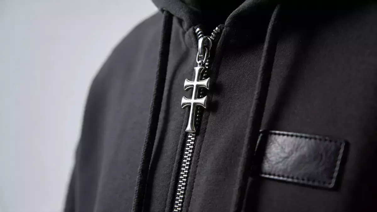 Acquista Chrome Hearts in Italia â€” felpe, hoodie, jeans, occhiali, anelli e gioielli autentici con sconti fino al 50%.
