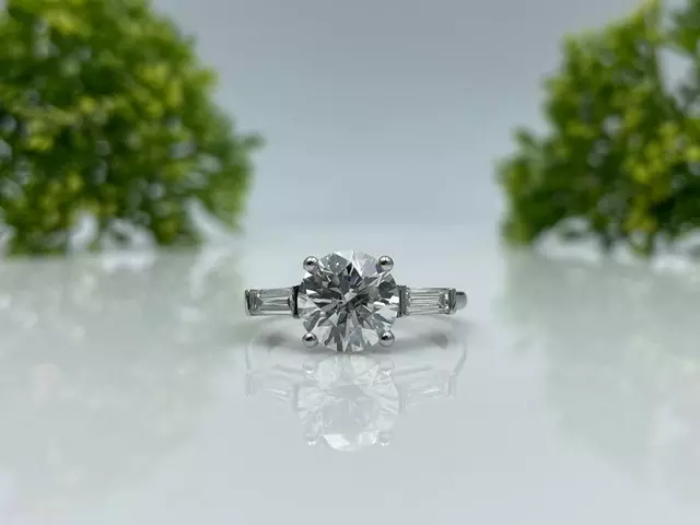 Jewellery Shops Henley for Bespoke Engagement Rings and Expert Guidance