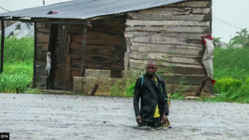 Winds And Rain Lash Mozambique As Cyclone Arrives