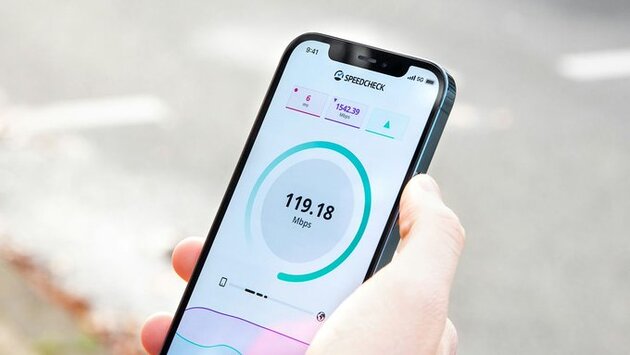 iPhone 17 Wi-Fi Boost Hits Big, Pixel 10 Pro Still Wins
